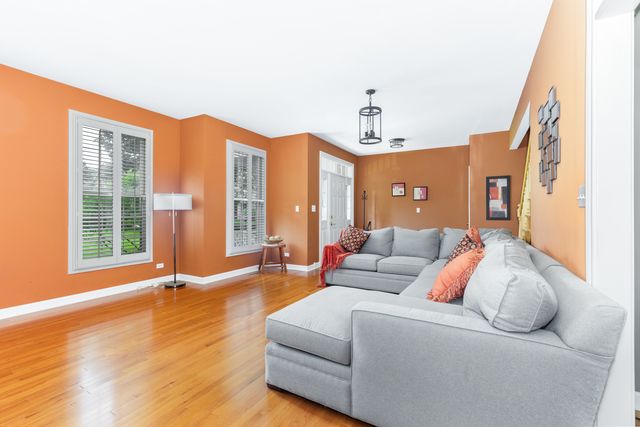 4383 Canterbury Court 4383, St. Charles, IL 60174