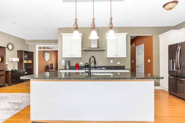 4383 Canterbury Court 4383, St. Charles, IL 60174