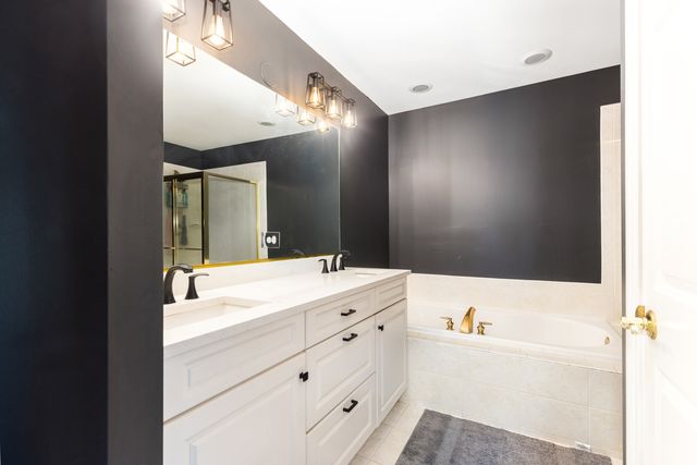 4383 Canterbury Court 4383, St. Charles, IL 60174