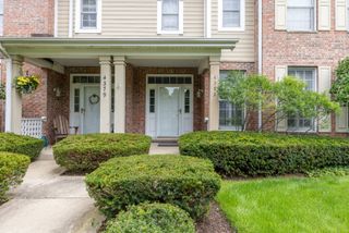 4383 Canterbury Court 4383, St. Charles, IL 60174