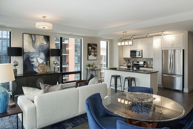 212 10th Avenue S 514, Minneapolis, MN 55415