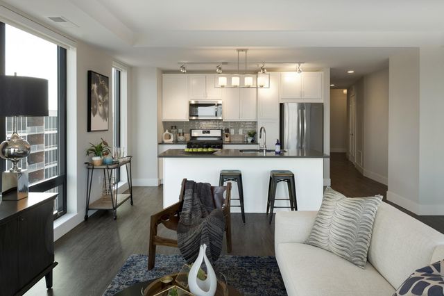 212 10th Avenue S 514, Minneapolis, MN 55415