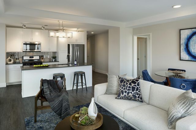 212 10th Avenue S 514, Minneapolis, MN 55415