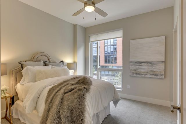 212 10th Avenue S 514, Minneapolis, MN 55415