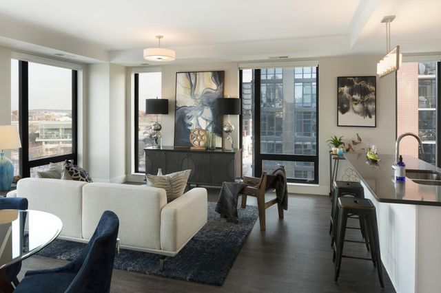 212 10th Avenue S 514, Minneapolis, MN 55415