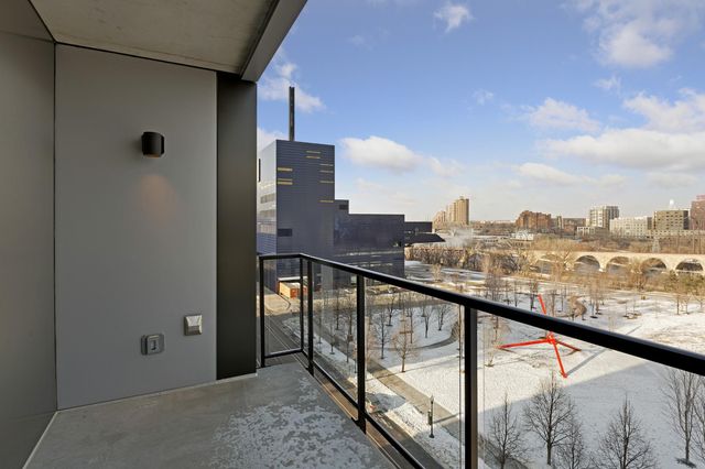 212 10th Avenue S 514, Minneapolis, MN 55415