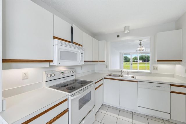 4440 FAIRWAYS BOULEVARD 108, Bradenton, FL 34209