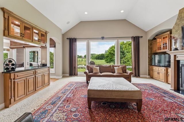 18540 Shadow Ridge Drive, Omaha, NE 68130
