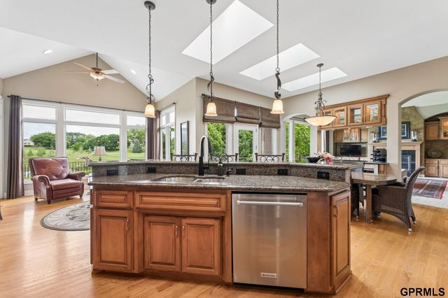 18540 Shadow Ridge Drive, Omaha, NE 68130