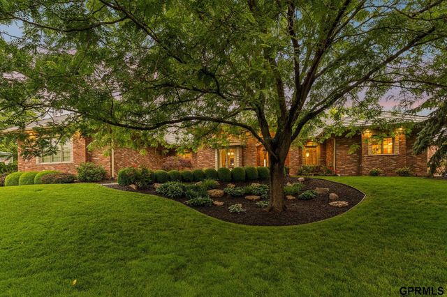 18540 Shadow Ridge Drive, Omaha, NE 68130