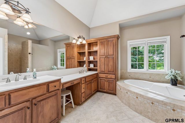 18540 Shadow Ridge Drive, Omaha, NE 68130