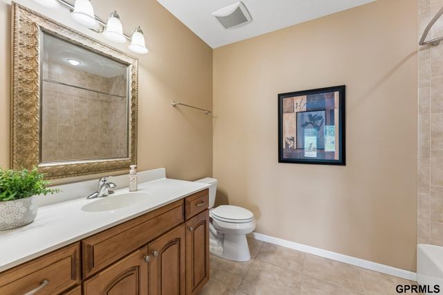18540 Shadow Ridge Drive, Omaha, NE 68130