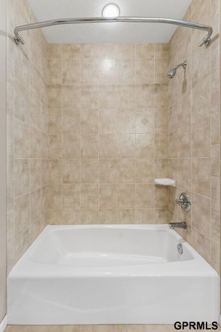 18540 Shadow Ridge Drive, Omaha, NE 68130