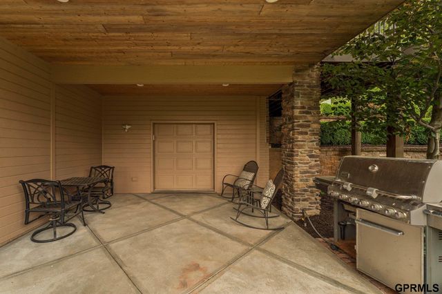 18540 Shadow Ridge Drive, Omaha, NE 68130