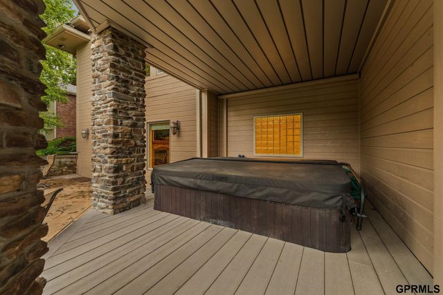 18540 Shadow Ridge Drive, Omaha, NE 68130