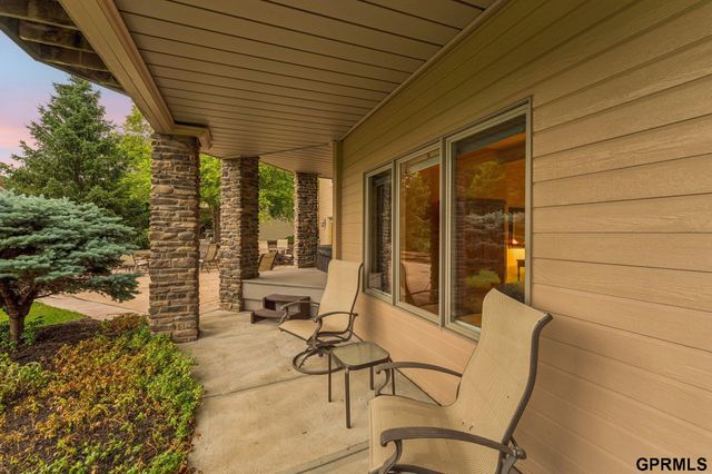 18540 Shadow Ridge Drive, Omaha, NE 68130