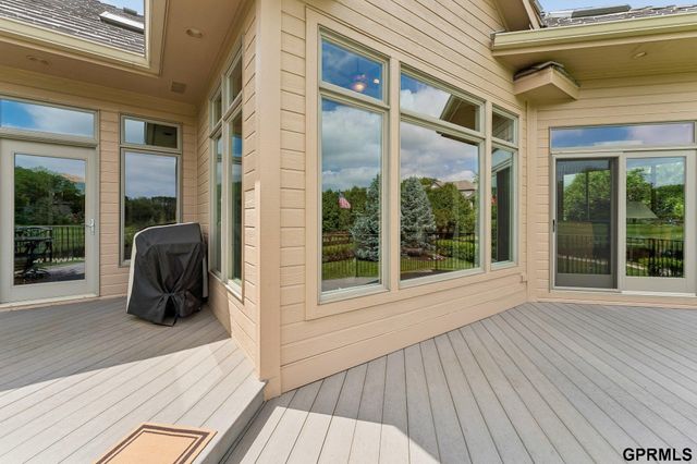 18540 Shadow Ridge Drive, Omaha, NE 68130