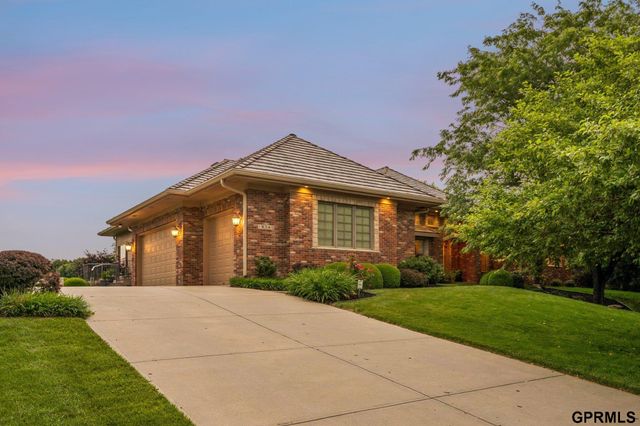 18540 Shadow Ridge Drive, Omaha, NE 68130