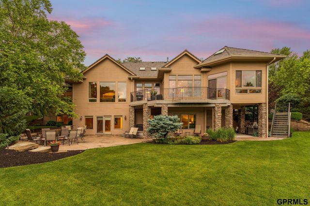 18540 Shadow Ridge Drive, Omaha, NE 68130