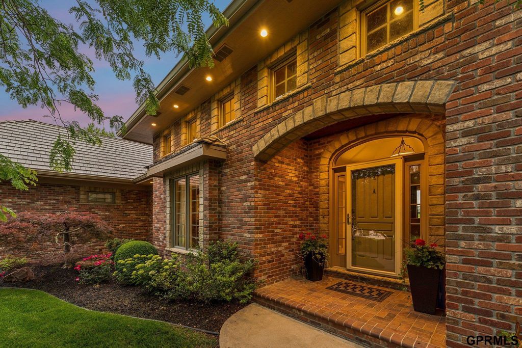18540 Shadow Ridge Drive, Omaha, NE 68130