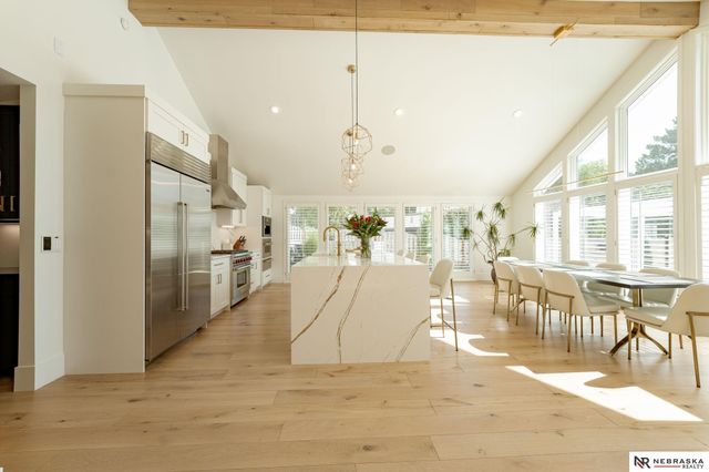 9901 Broadmoor Road, Omaha, NE 68114