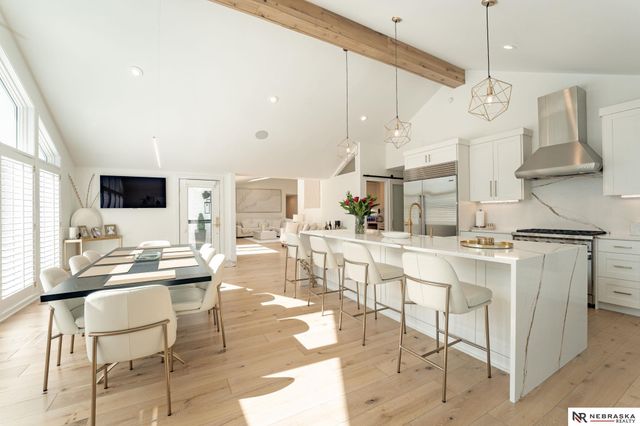 9901 Broadmoor Road, Omaha, NE 68114