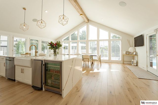 9901 Broadmoor Road, Omaha, NE 68114