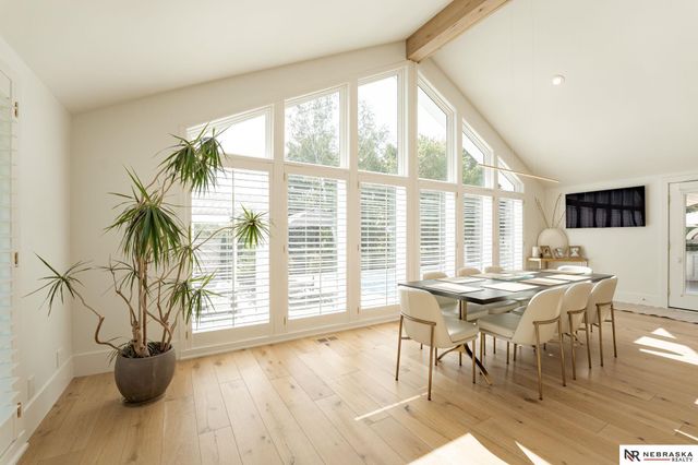 9901 Broadmoor Road, Omaha, NE 68114