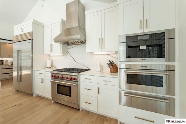 9901 Broadmoor Road, Omaha, NE 68114