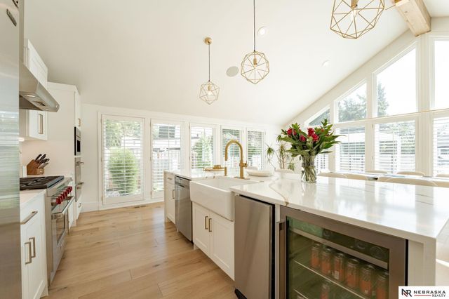 9901 Broadmoor Road, Omaha, NE 68114