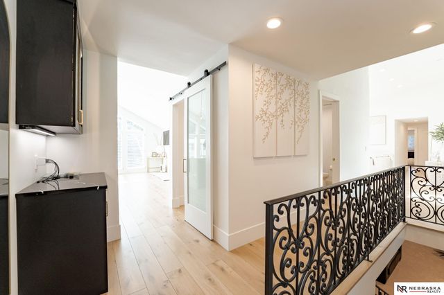 9901 Broadmoor Road, Omaha, NE 68114