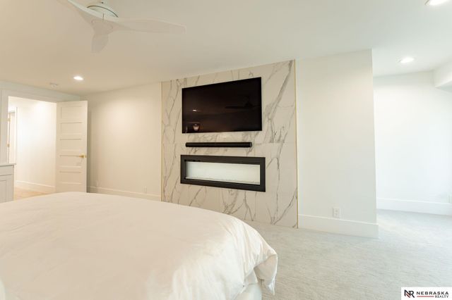 9901 Broadmoor Road, Omaha, NE 68114