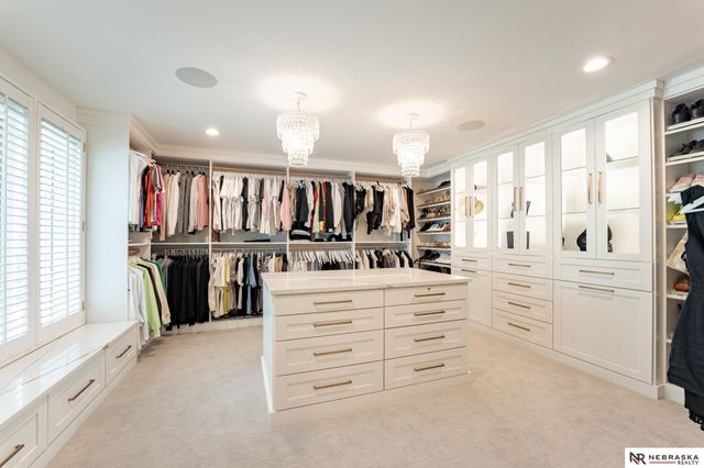 9901 Broadmoor Road, Omaha, NE 68114