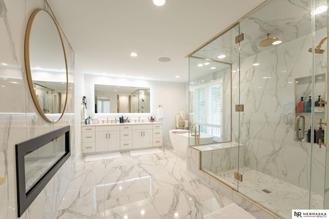 9901 Broadmoor Road, Omaha, NE 68114