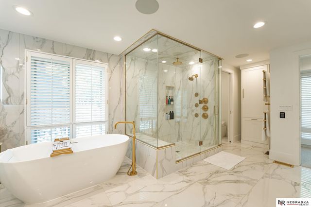 9901 Broadmoor Road, Omaha, NE 68114