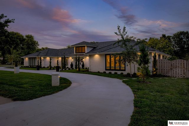 9901 Broadmoor Road, Omaha, NE 68114