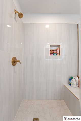 9901 Broadmoor Road, Omaha, NE 68114