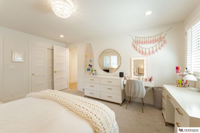 9901 Broadmoor Road, Omaha, NE 68114