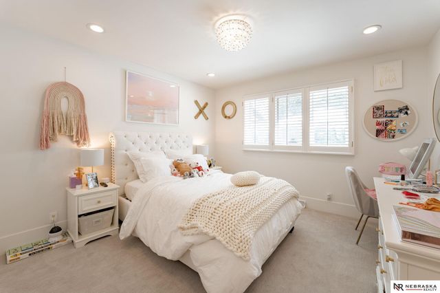 9901 Broadmoor Road, Omaha, NE 68114