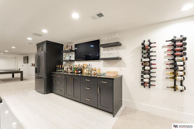 9901 Broadmoor Road, Omaha, NE 68114