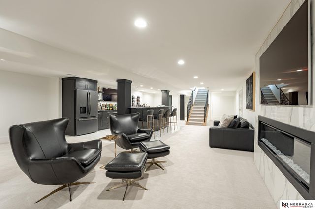 9901 Broadmoor Road, Omaha, NE 68114