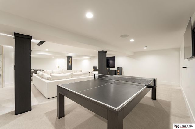 9901 Broadmoor Road, Omaha, NE 68114