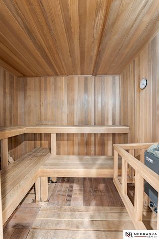 9901 Broadmoor Road, Omaha, NE 68114