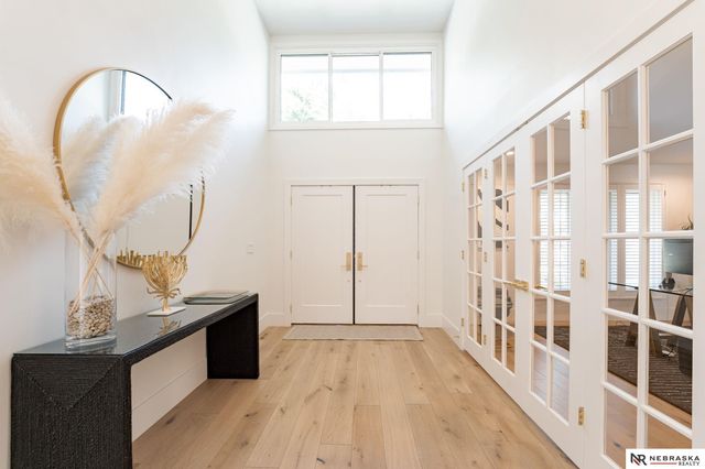 9901 Broadmoor Road, Omaha, NE 68114