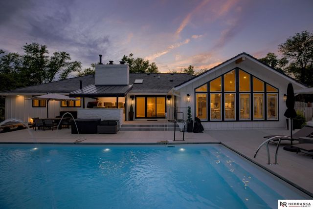 9901 Broadmoor Road, Omaha, NE 68114