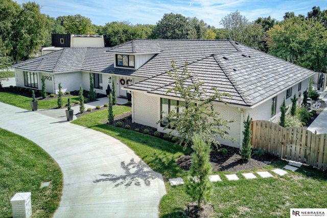 9901 Broadmoor Road, Omaha, NE 68114