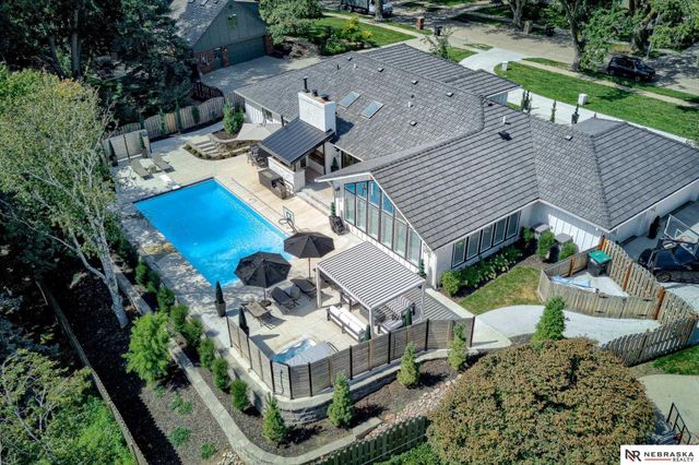 9901 Broadmoor Road, Omaha, NE 68114