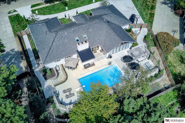 9901 Broadmoor Road, Omaha, NE 68114