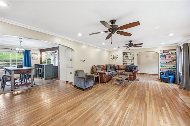 516 Wallace Run Rd, Beaver Falls, PA 15010