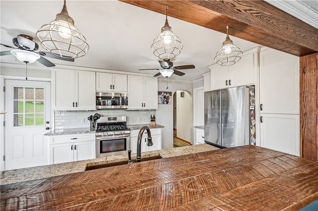 516 Wallace Run Rd, Beaver Falls, PA 15010